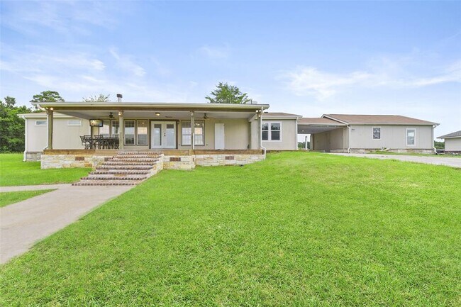319 S Skains Chapel Rd in Trinity, TX - Building Photo - Building Photo