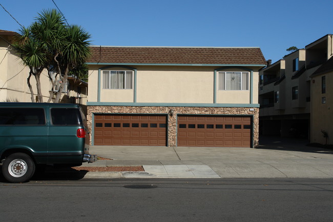 1216 Floribunda Ave in Burlingame, CA - Building Photo - Building Photo