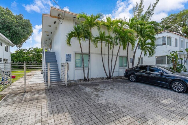 560 NE 63rd St in Miami, FL - Building Photo - Building Photo
