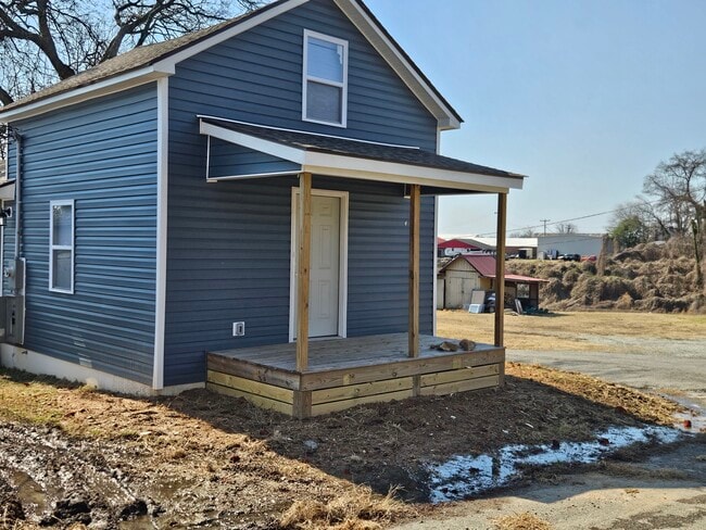 property at 1401 Stebbins St