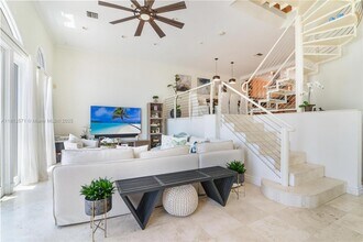 3972 NE 171st St in North Miami Beach, FL - Building Photo - Building Photo
