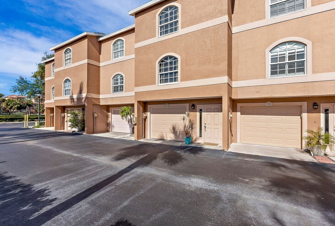 637 Pinellas Bayway S in St. Petersburg, FL - Building Photo