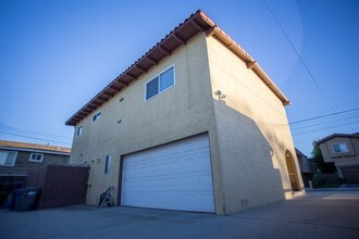 2103 Robinson St in Redondo Beach, CA - Building Photo - Building Photo