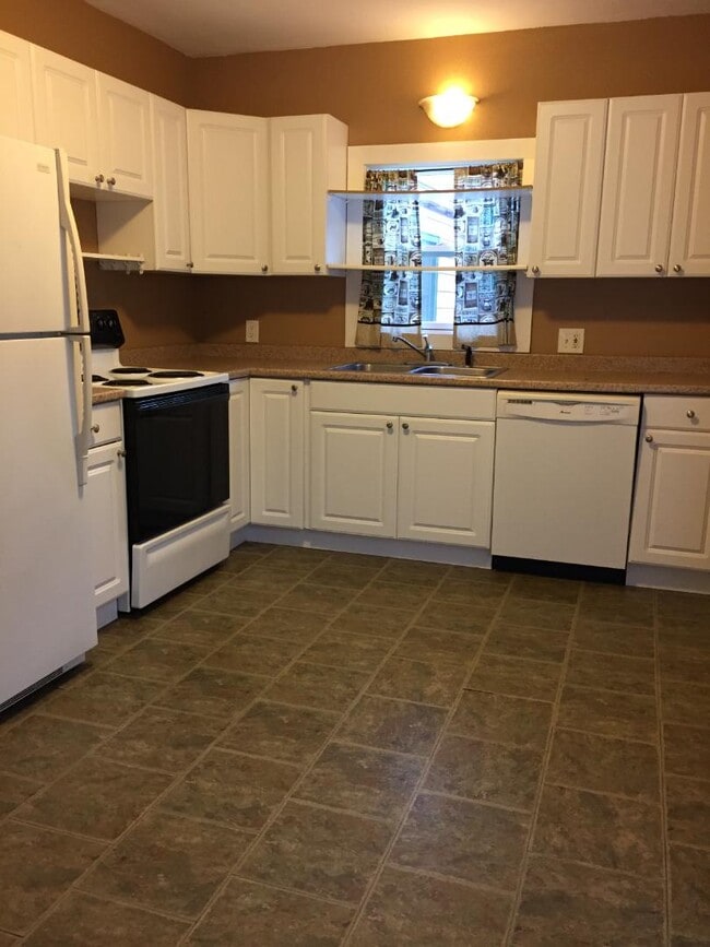 1221 America Ave NW in Bemidji, MN - Building Photo - Building Photo