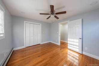 116-01 221st St in Queens, NY - Foto de edificio - Building Photo