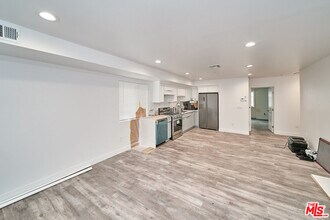 117 1/4 W 41st Pl in Los Angeles, CA - Building Photo - Building Photo