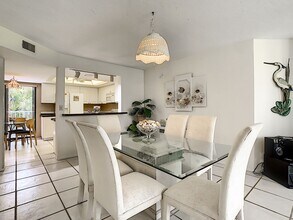 5135 Gulf of Mexico Dr in Longboat Key, FL - Foto de edificio - Building Photo
