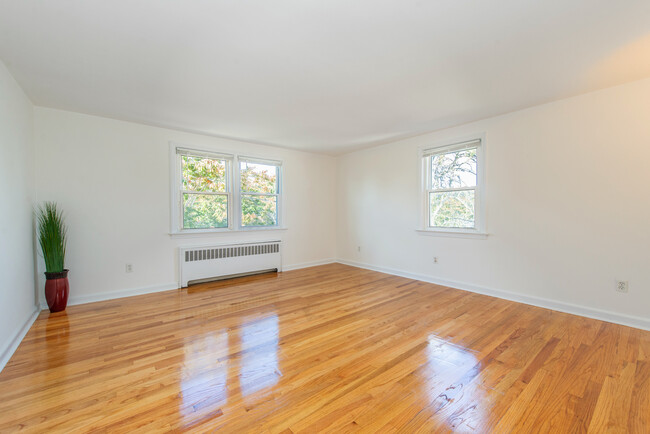 46-2 Salter Pl, Unit 2nd floor