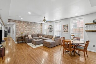 142 N Bread St, Unit 2 in Philadelphia, PA - Building Photo