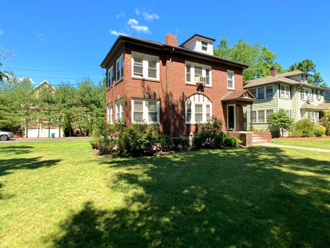 129 Oxford Rd, Unit #2