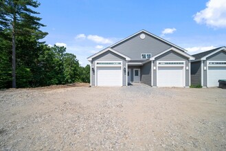 15 Cypress Ln in Windham, NH - Building Photo - Building Photo