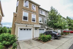 7550 129th Pl SE in Newcastle, WA - Building Photo