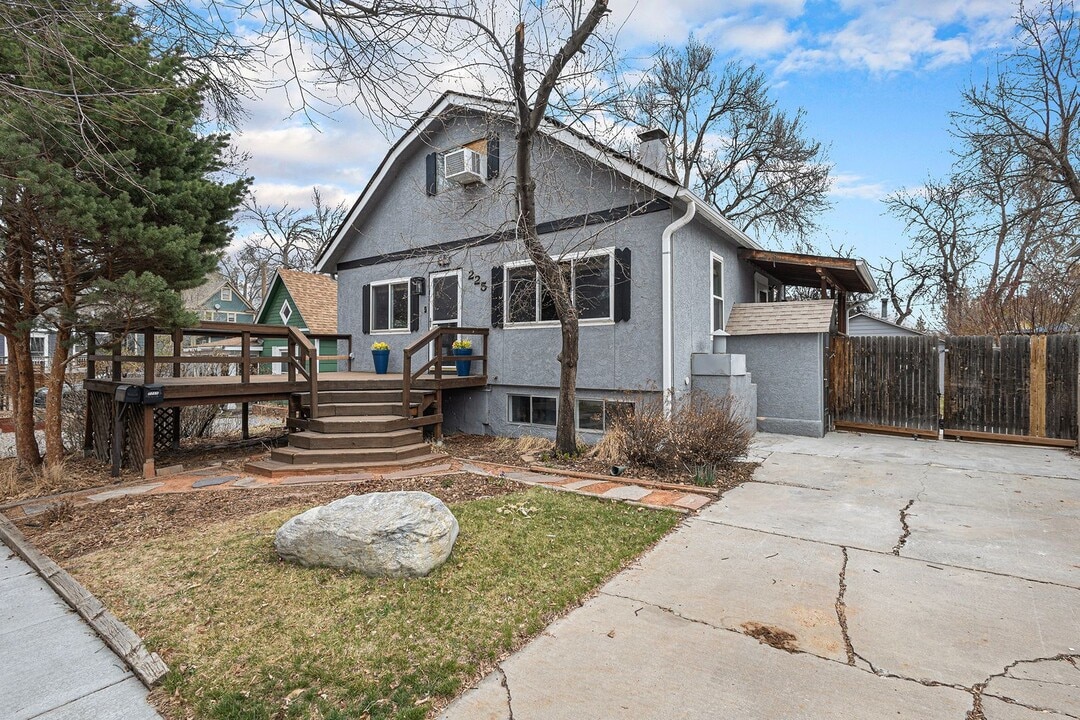 225 N Cedar St in Colorado Springs, CO - Building Photo