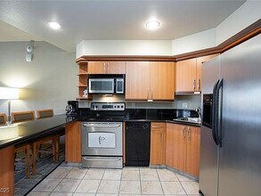 211 E Flamingo Rd in Las Vegas, NV - Building Photo - Building Photo