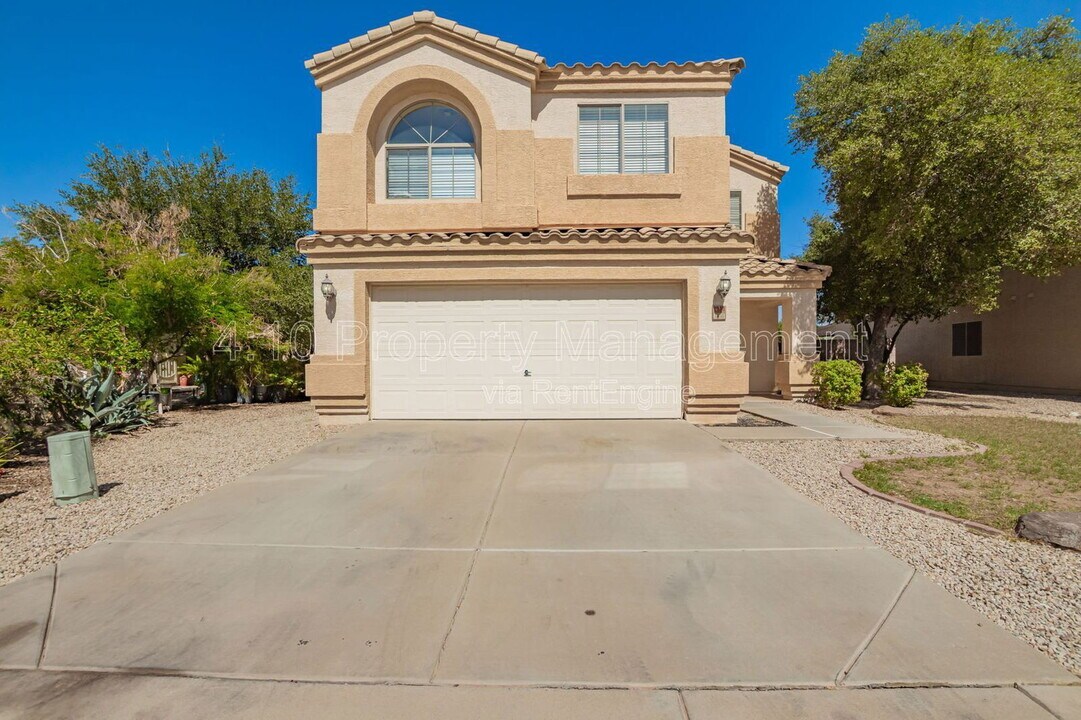 2320 W Allens Peak Dr in San Tan Valley, AZ - Building Photo