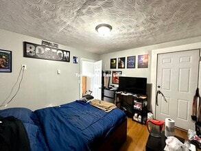 94 E Cottage St, Unit 2 in Boston, MA - Building Photo - Building Photo