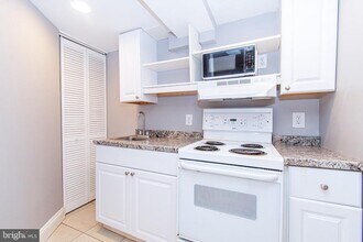 2039 Hillenwood Rd in Baltimore, MD - Building Photo - Building Photo