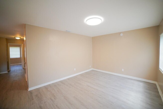 1038 Dover St in Tallahassee, FL - Building Photo - Building Photo