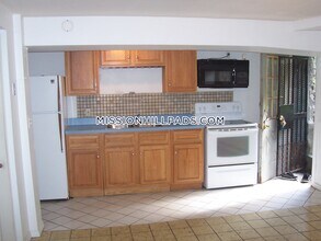 688 Parker St-Unit -B in Boston, MA - Building Photo - Building Photo