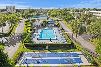 2450 Deer Creek Country Club Blvd in Deerfield Beach, FL - Building Photo - Building Photo