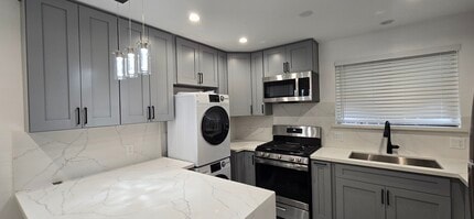 15707 Ludlow St in Granada Hills, CA - Building Photo - Building Photo