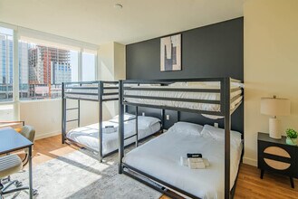 44 W Monroe St in Phoenix, AZ - Building Photo - Building Photo