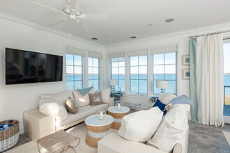 1025 Flying Point Rd in Water Mill, NY - Building Photo - Building Photo