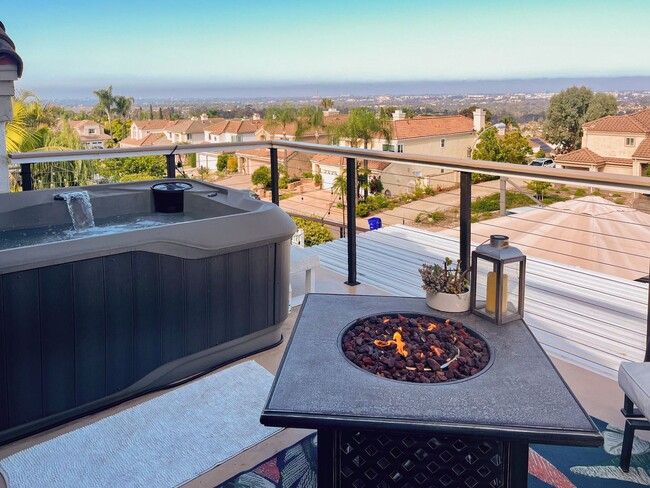 5062 Playa Catalina in San Diego, CA - Foto de edificio - Building Photo