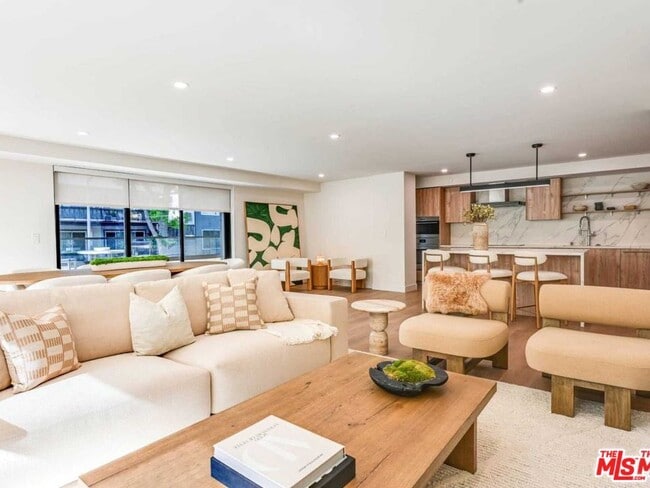 350 N Palm Dr in Beverly Hills, CA - Building Photo - Building Photo