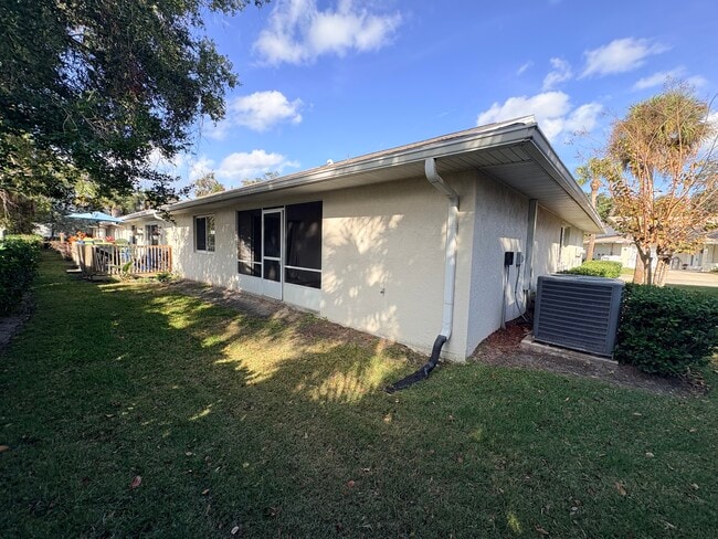 533 Wayne Ave in New Smyrna Beach, FL - Building Photo - Building Photo