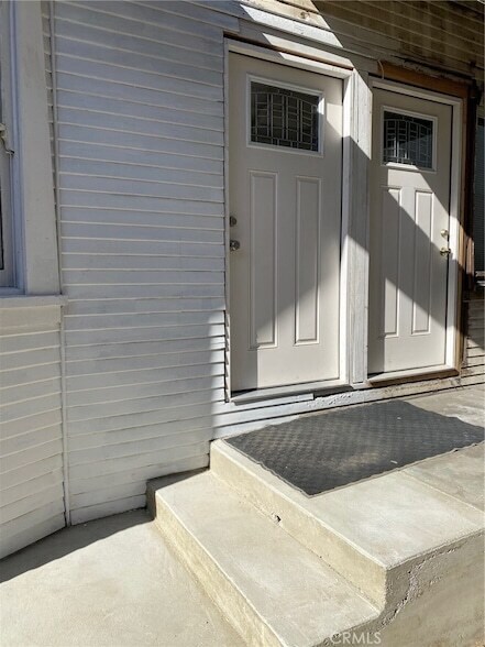 610 S Main St, Unit 124904 in Santa Ana, CA - Building Photo