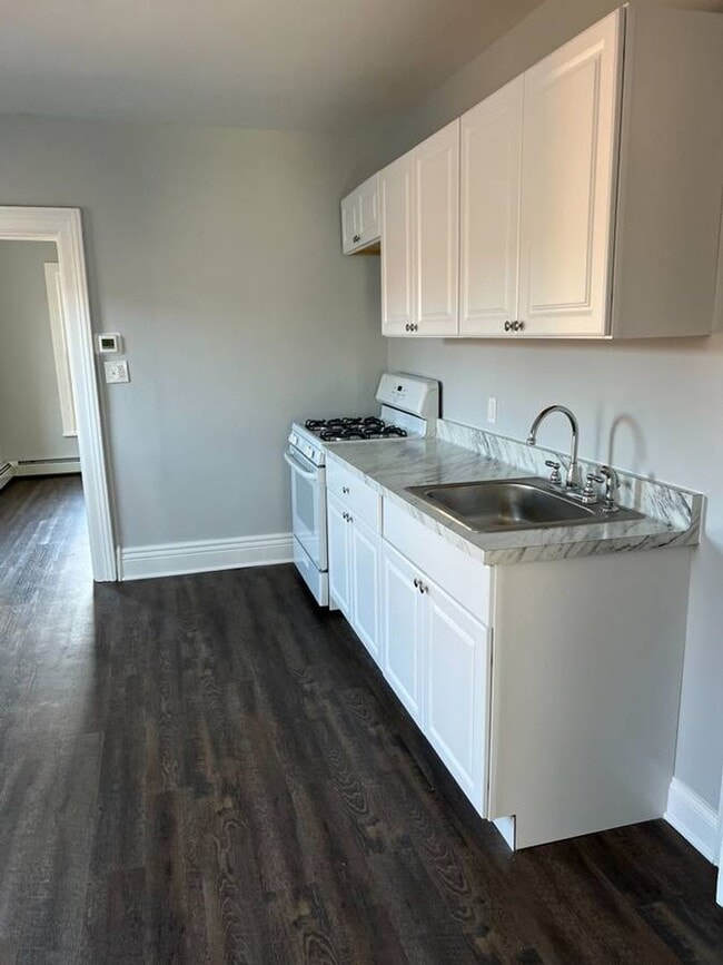 42 Elmwood Ave in Buffalo, NY - Building Photo - Building Photo