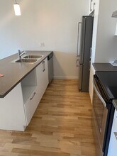 975 Saint-Charles Av in St-Lambert, QC - Building Photo - Building Photo