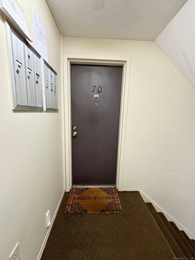 70 Burgundy Hill Ln in Middletown, CT - Building Photo - Building Photo