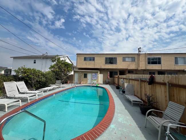 2637 S Centinela Ave in Santa Monica, CA - Building Photo - Building Photo