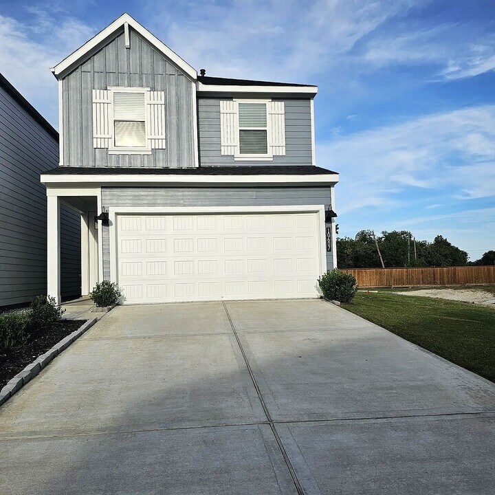 10607 Hadley Pk Trl in Houston, TX - Building Photo