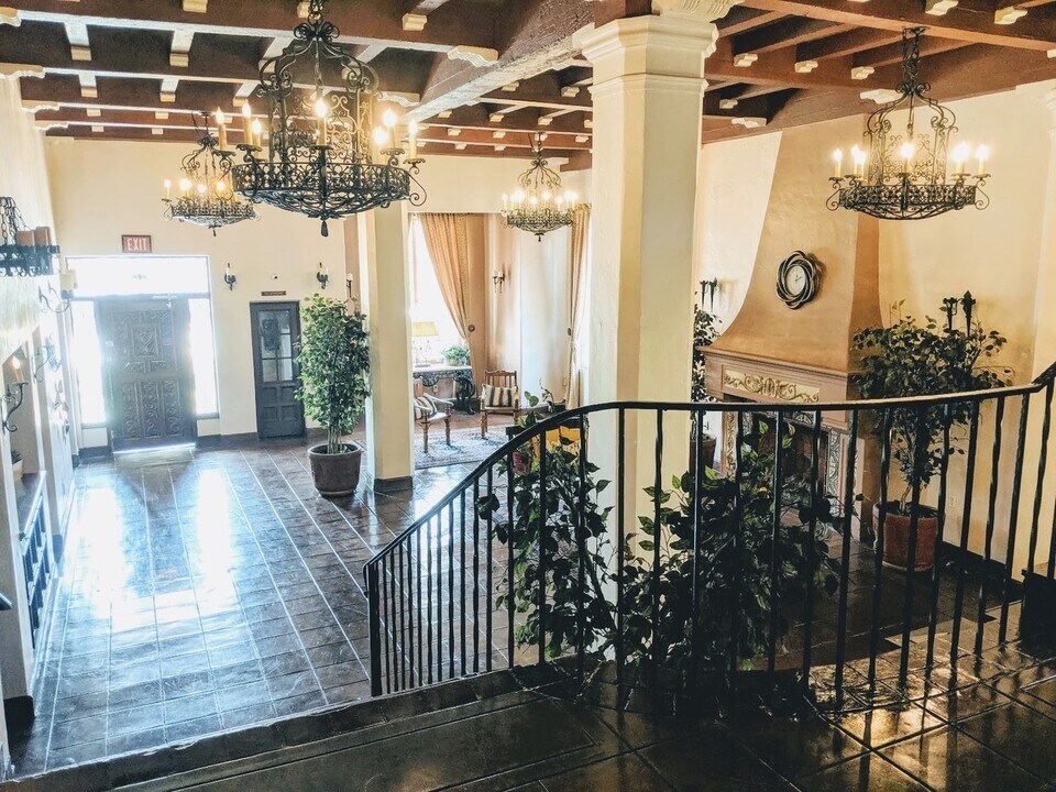 CB Executive Residences, LLC in Long Beach, CA - Foto de edificio