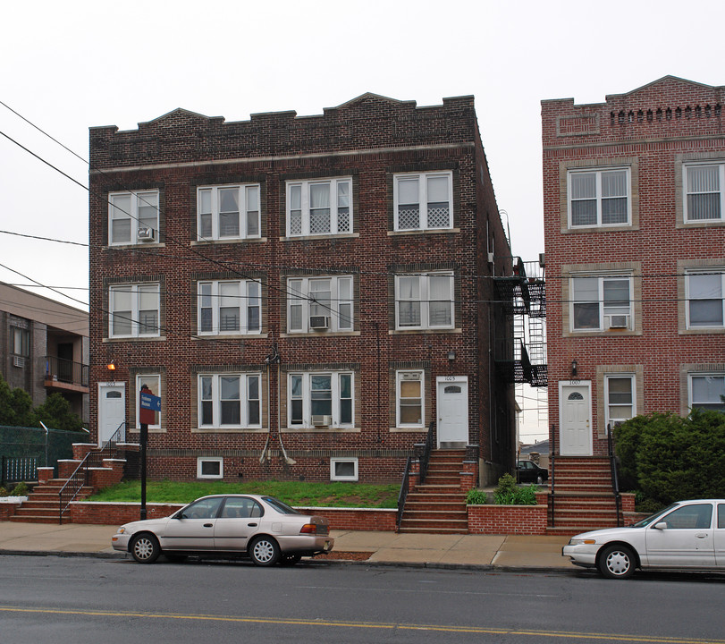 1005 Avenue C in Bayonne, NJ - Building Photo