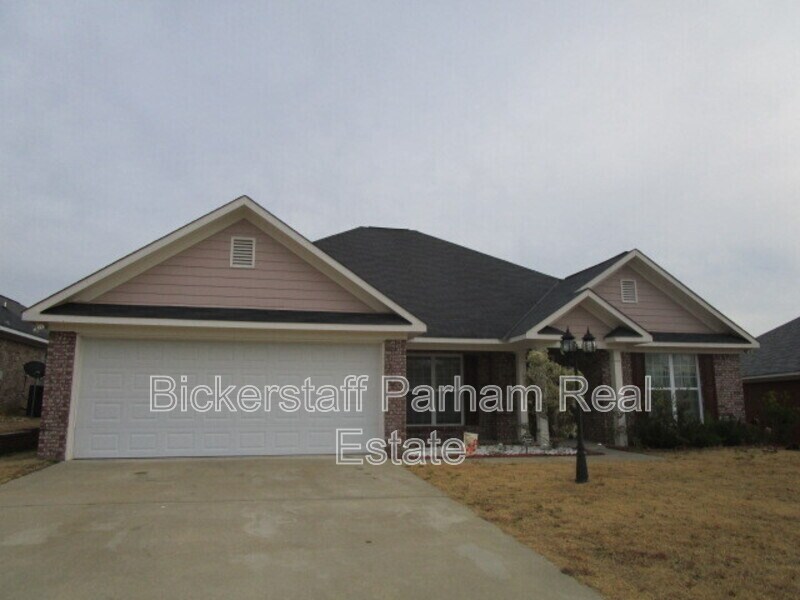 385 Lee Rd 2141 in Phenix City, AL - Building Photo