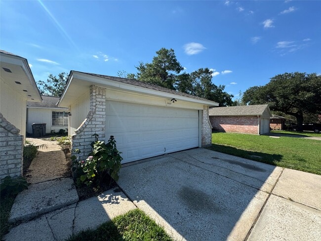 23227 Low Ridge Rd in Spring, TX - Building Photo - Building Photo