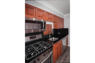 125 Lake Pointe Ct in Middle Island, NY - Building Photo - Building Photo