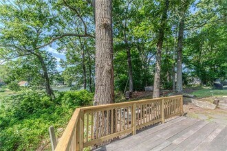 102 Clinton Dr in North Kingstown, RI - Building Photo - Building Photo