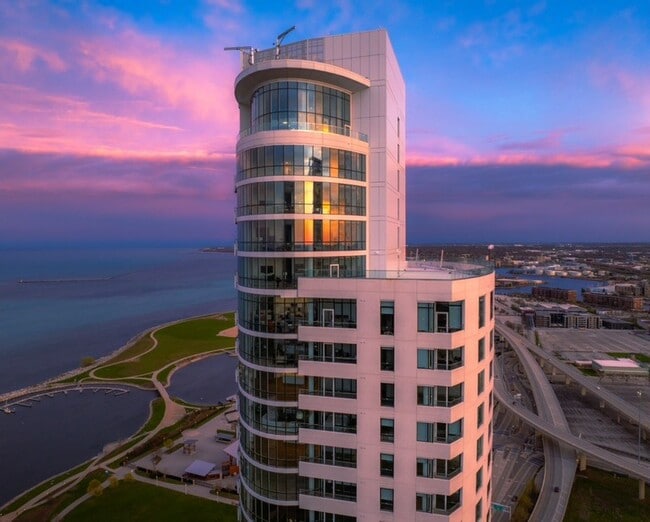 The Couture in Milwaukee, WI - Foto de edificio - Building Photo