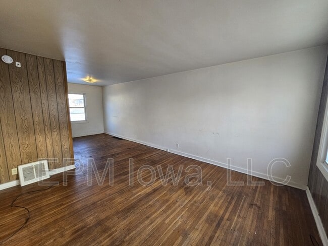 261 Madison St in Waterloo, IA - Building Photo - Building Photo