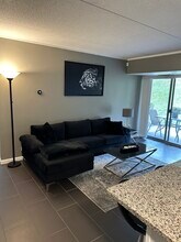 3103 Charlemagne Cir in Pittsburgh, PA - Foto de edificio - Building Photo