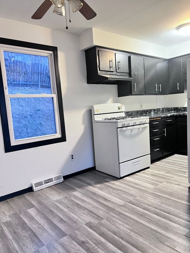 751-751 18th Ave in East Moline, IL - Building Photo - Building Photo