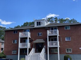 616 Boston Post Rd E in Marlborough, MA - Building Photo