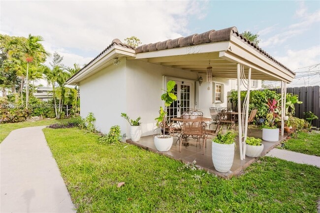 1300 NE 204th St in Miami, FL - Building Photo - Building Photo