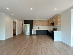 3710 N Kenmore Ave in Chicago, IL - Foto de edificio - Building Photo