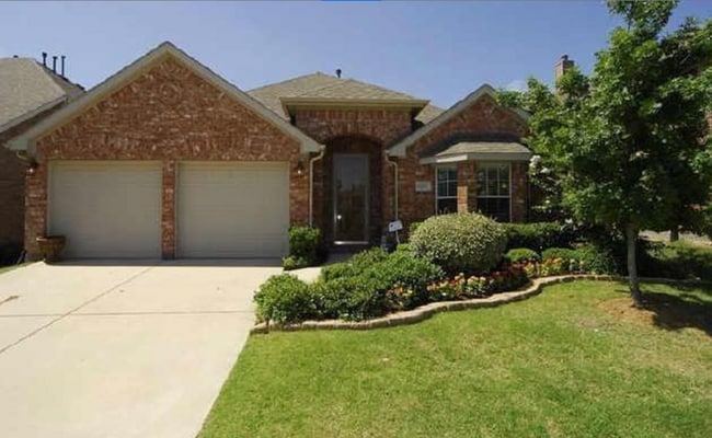 property at 1120 Mission Ln